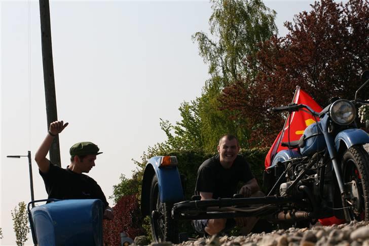 Ural 10 - Solgt - Den stolte ejer i sidevognen billede 3