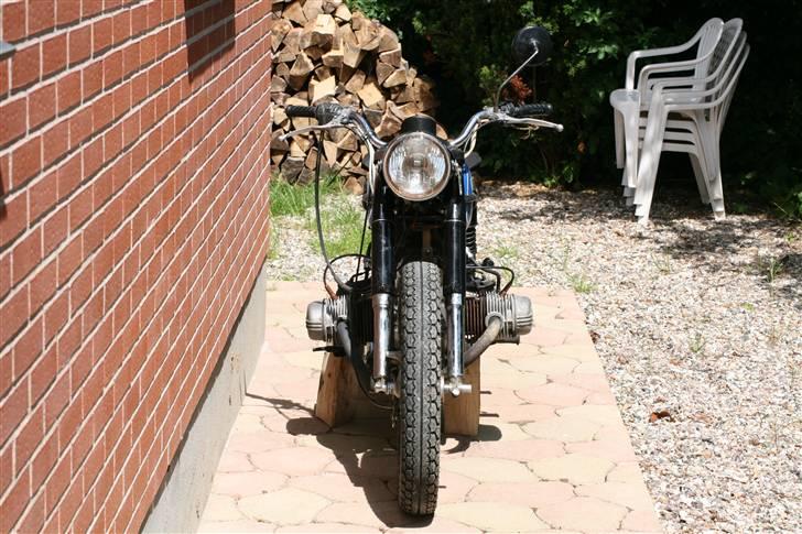 Ural 10 - Solgt - Som solo mens sidevognshjulet er til lapning billede 9