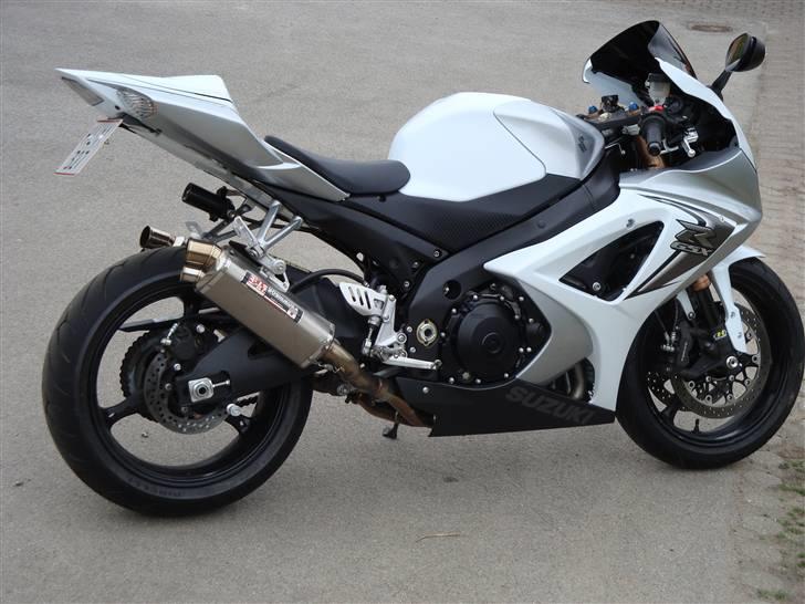 Suzuki GSXR1000 *solgt* - Fra siden, uden "næb"- Smukt! billede 2
