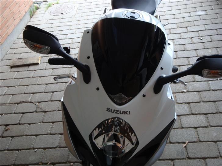 Suzuki GSXR1000 *solgt* - Forfra.... Pazzogreb og mørkt kåbeglas... billede 4