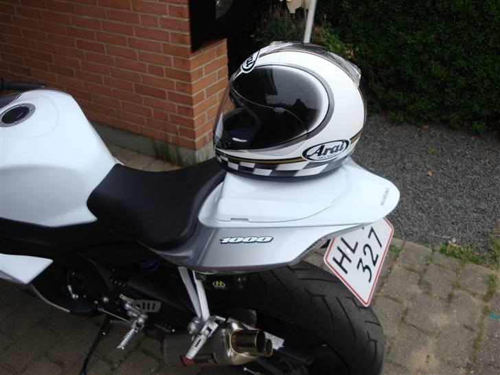 Suzuki GSXR1000 *solgt* - Og hjelmen passer i farverne....... billede 7