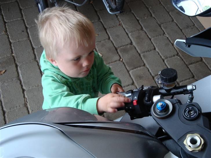 Suzuki GSXR1000 *solgt* - Yes, interessen er der.... Det var godt min dreng! billede 9