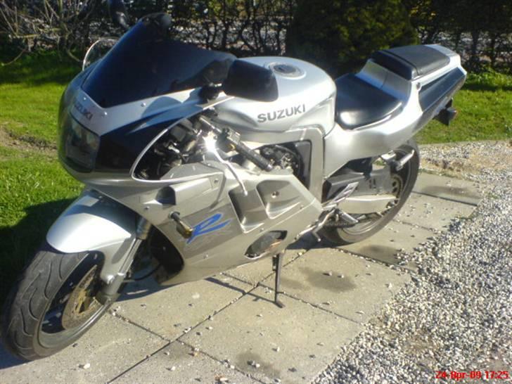 Suzuki GSXR 400R billede 12