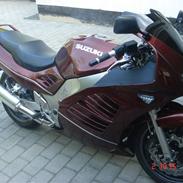 Suzuki RF 900