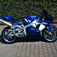 Yamaha YZF R1