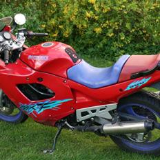 Suzuki GSX 600F
