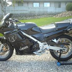 Yamaha FZ 750