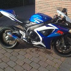 Suzuki Gsxr 750 K7 