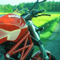 Ducati Monster 696