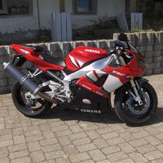 Yamaha YZF R1