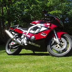 Suzuki GsxR 400 R (solgt)