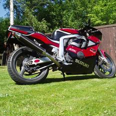 Suzuki GsxR 400 R (solgt)