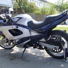 Suzuki GSX 600 F