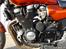 Yamaha XJR 1200 - Se, der er en cylinder; dér en dynamo; dér en knastaksel; dér en karburator. En rigtig motor.