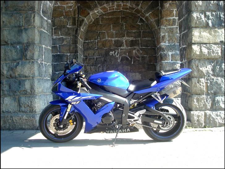 Yamaha R1 billede 1