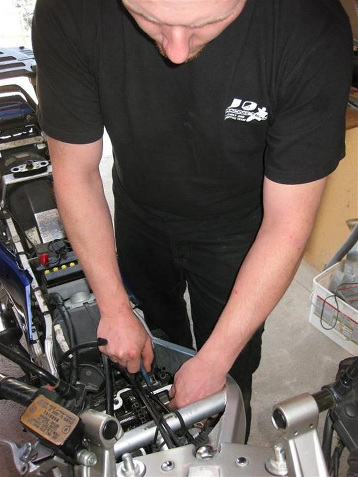 Suzuki GS 500 E ** SOLGT ** - Jeg er så heldig at have fast mc-mekker ven :) billede 8