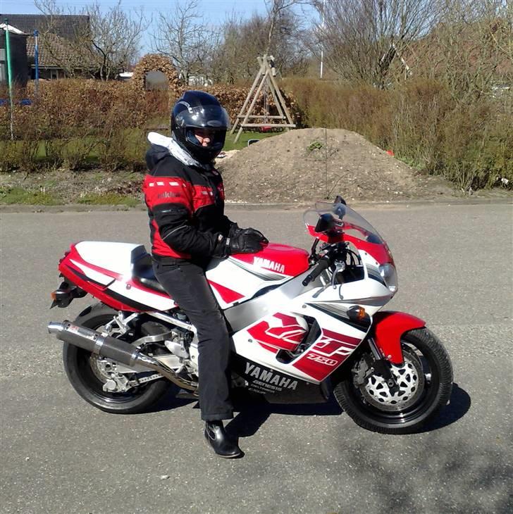 Yamaha yzf 750 r billede 1