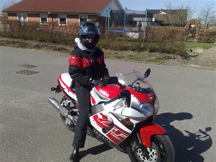 Yamaha yzf 750 r billede 2