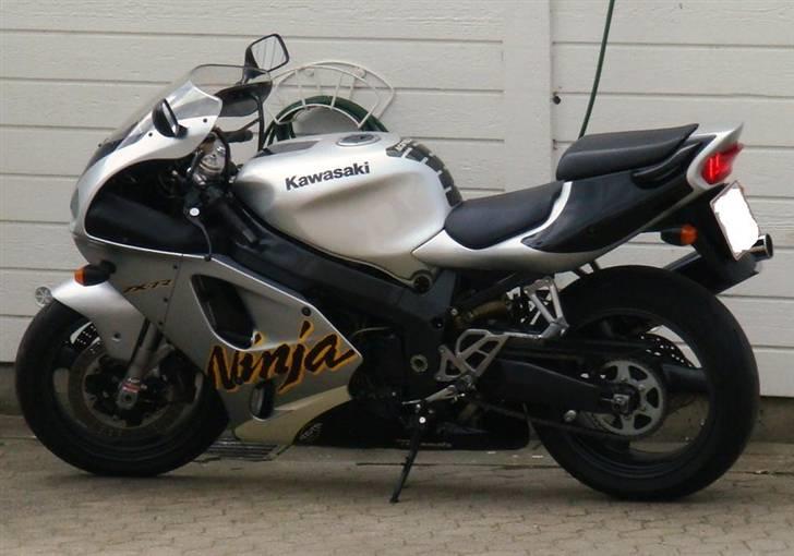 Kawasaki ZX7R Ninja (tidligere motorcykel) billede 1