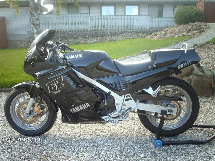 Yamaha FZ 750 billede 1