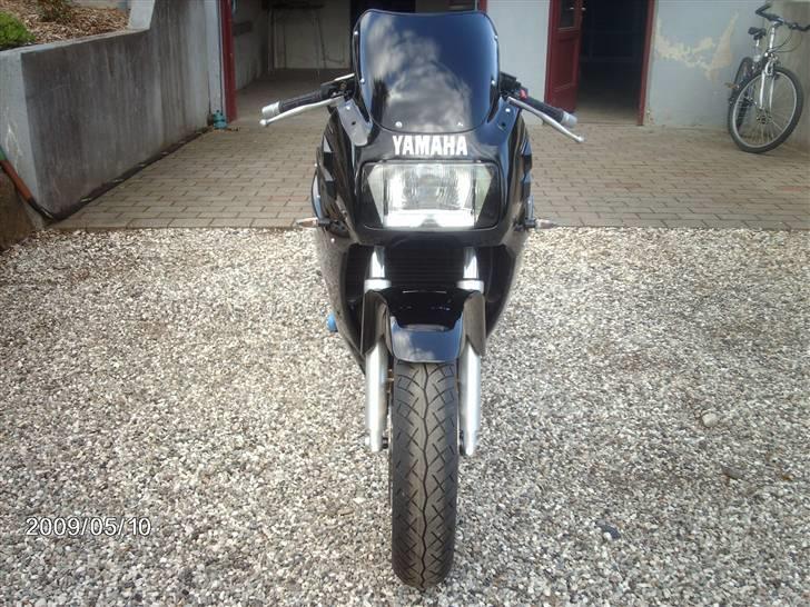 Yamaha FZ 750 billede 2