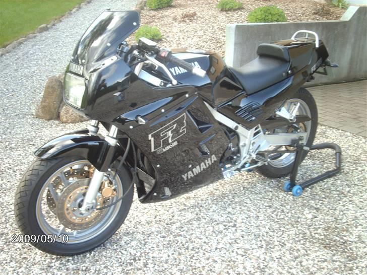 Yamaha FZ 750 billede 3