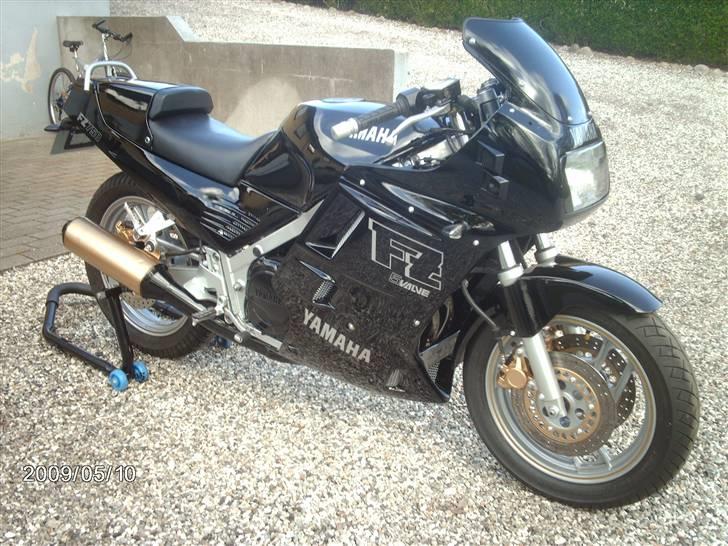Yamaha FZ 750 billede 4