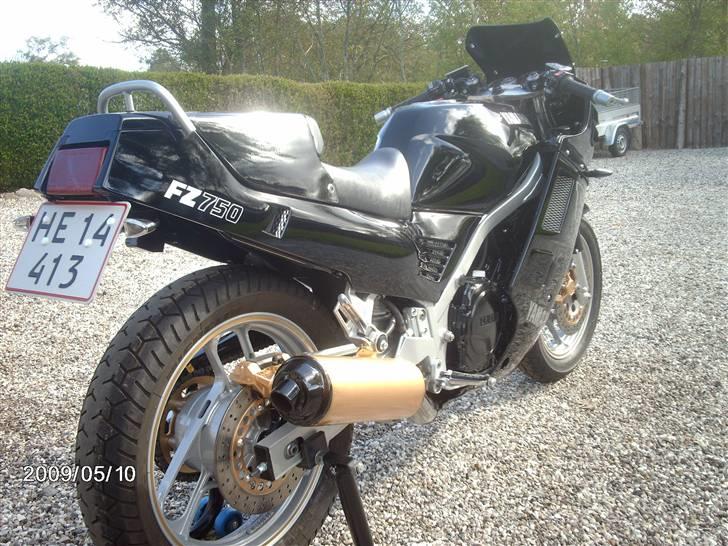 Yamaha FZ 750 billede 6