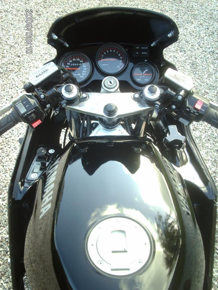 Yamaha FZ 750 billede 8