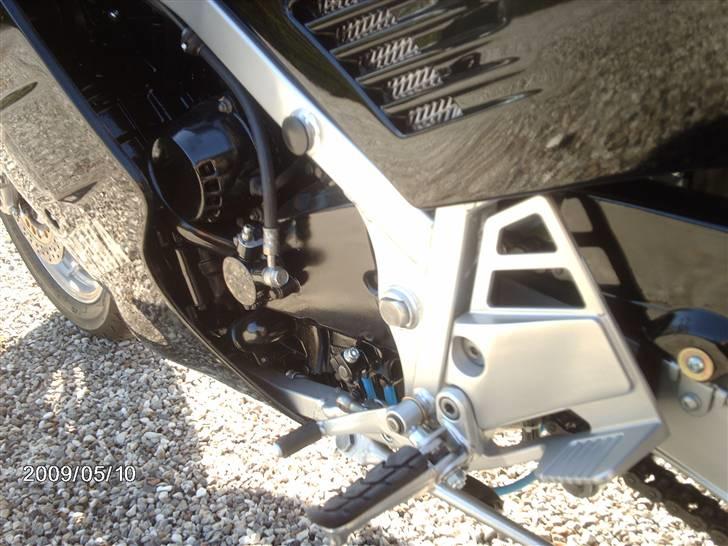 Yamaha FZ 750 billede 9