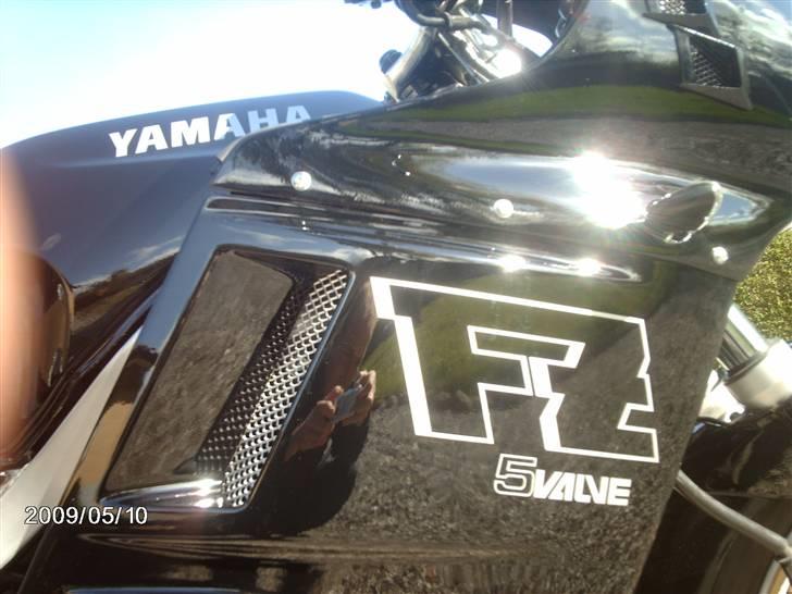 Yamaha FZ 750 billede 15