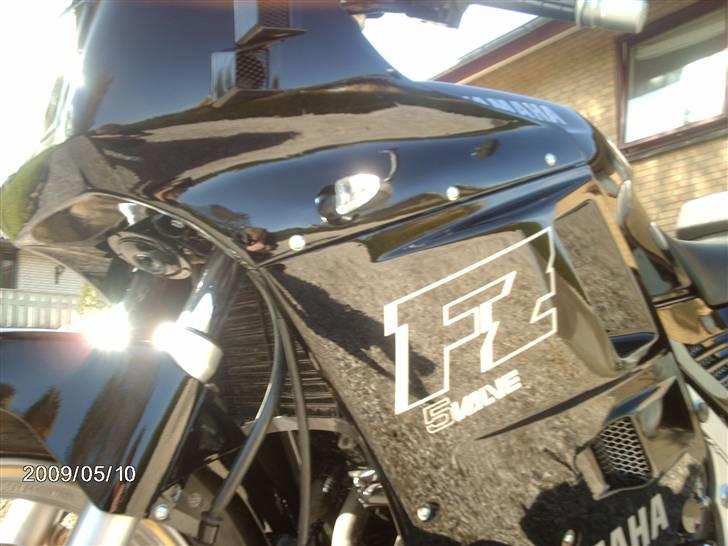 Yamaha FZ 750 billede 16