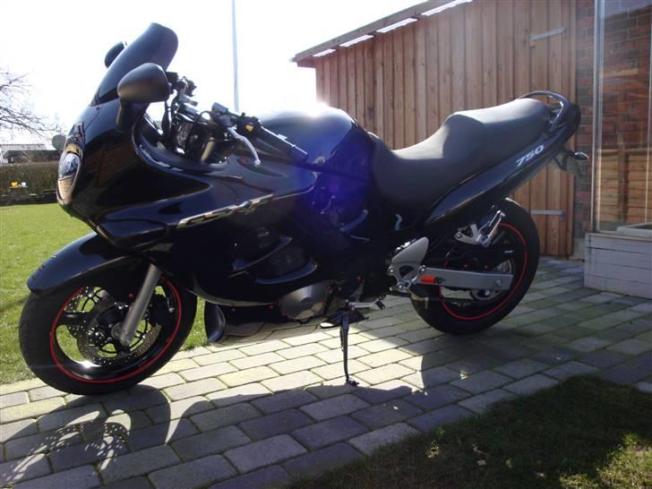 Suzuki GSX750F "Solgt" billede 20