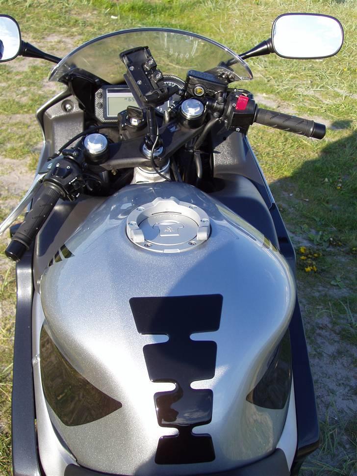 Honda CBR 600 F4i - Techmount montering af GPS billede 9