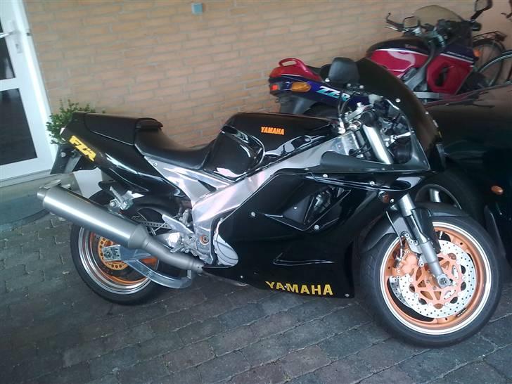 Yamaha FZR1000 (Solgt) billede 1
