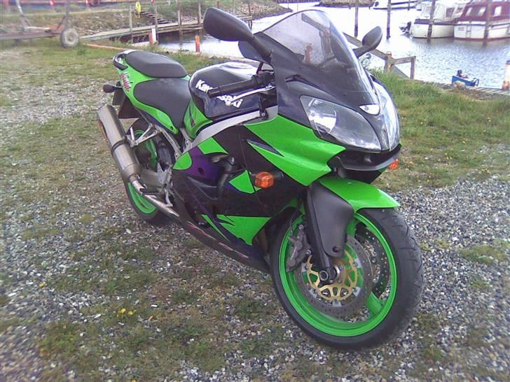 Kawasaki ZX9R billede 2