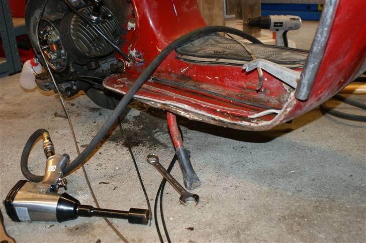 Vespa Popolino - Har stået stille ca. 20 år, så bolte sad fast! billede 6