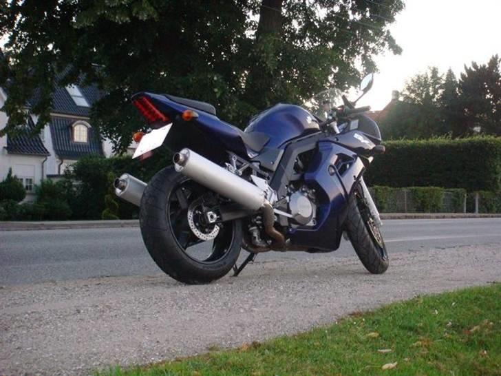 Suzuki SV1000S *SOLGT* - Med standardudstødning billede 2
