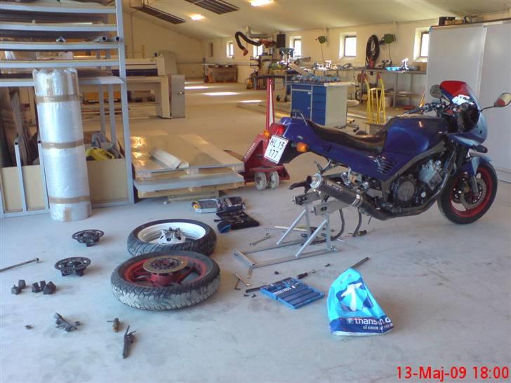 Yamaha FZ 750 Genesis - Nyt baghjul ;) billede 15