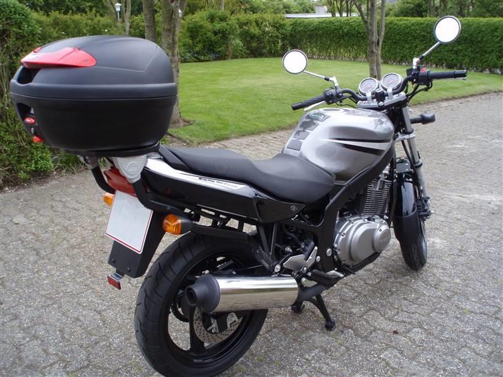 Suzuki GS 500 K7 - Bemærk: Givi Topbox på 34 ltr. monteret.. billede 19