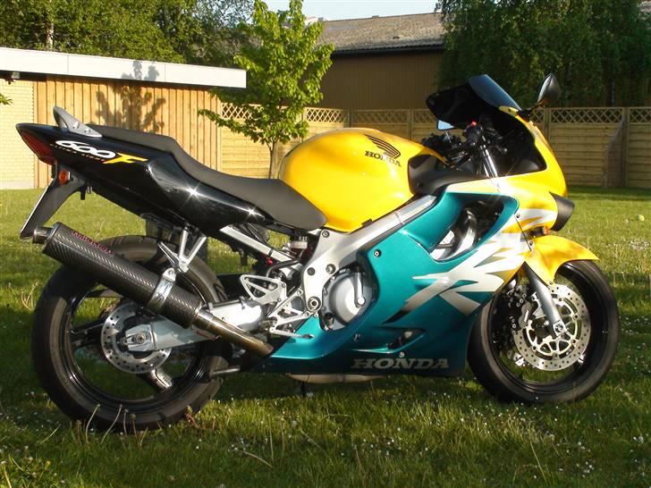 Honda CBR 600 F4 - SOLGT billede 1