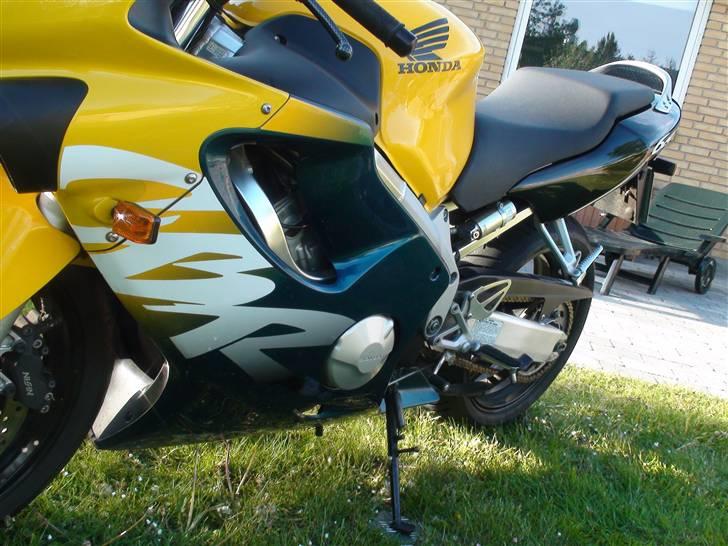 Honda CBR 600 F4 - SOLGT billede 2