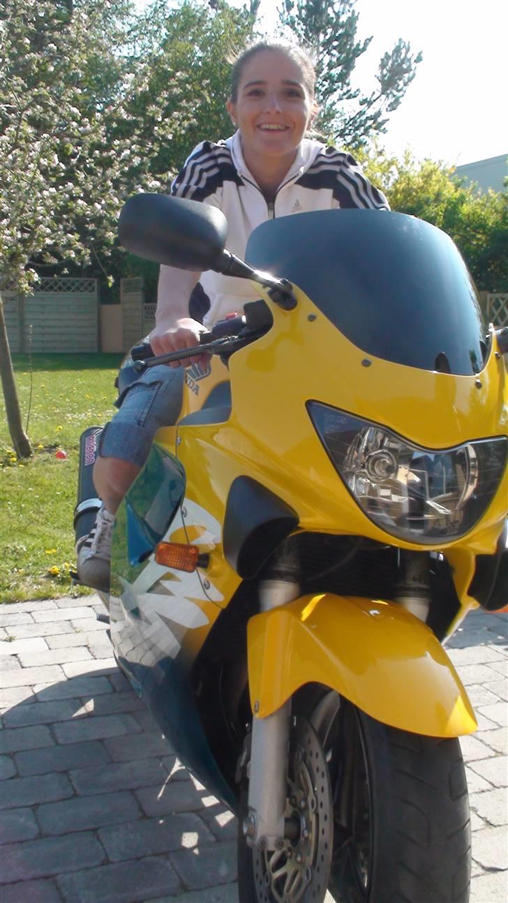 Honda CBR 600 F4 - SOLGT - Konen er også glad for mit nye legetøj... billede 3