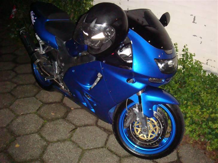 Kawasaki ZX9R billede 1