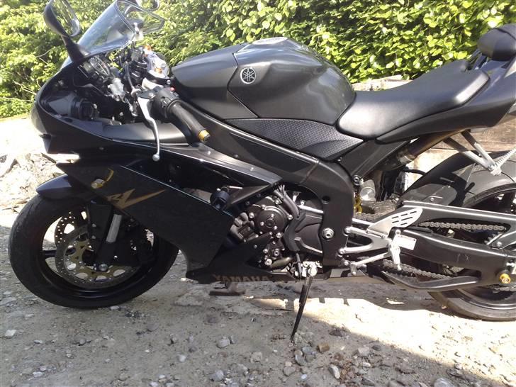 Yamaha YZF R1 billede 1