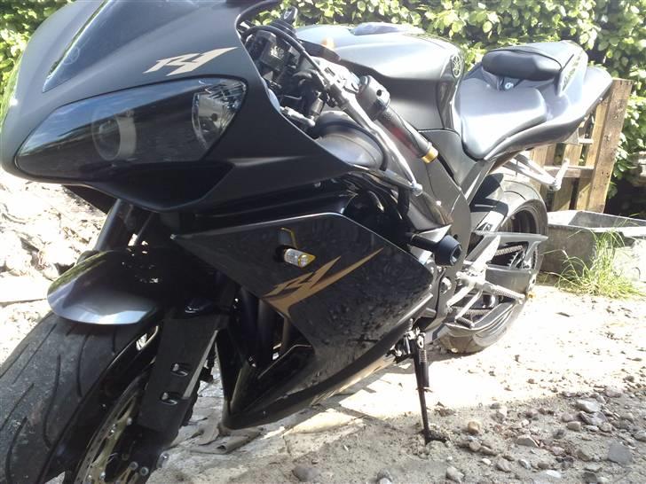 Yamaha YZF R1 billede 3