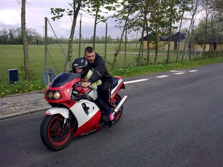 Yamaha FZ 750 (SOLGT) - far og datter på tur billede 12