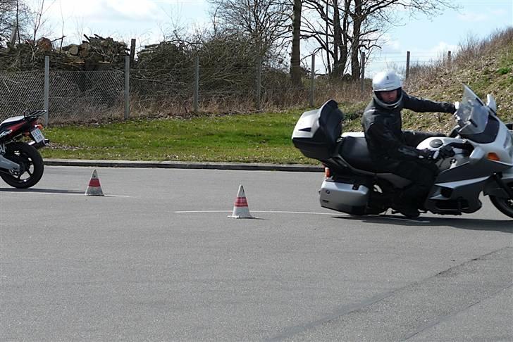 BMW K100/1100 LT - MC-Sikkerhed forårsmøde - U-vending med god nedlægning billede 11