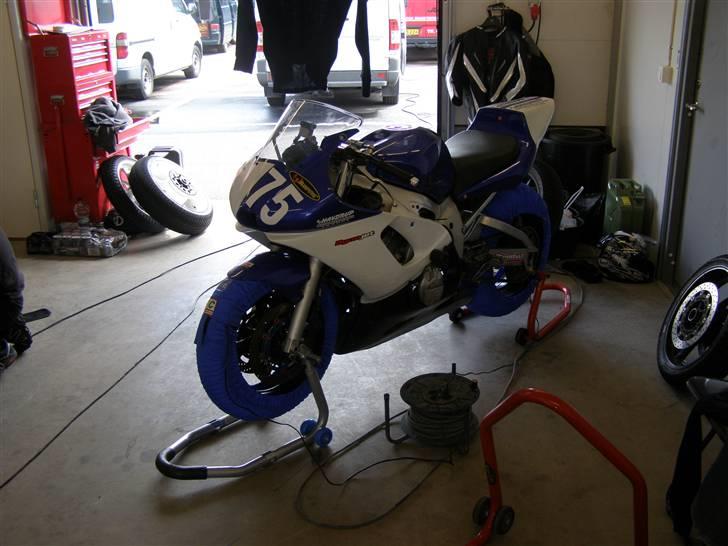 Yamaha YZF-R6 (baneged)*solgt* - Anderstorp 18.-19. Maj 09 billede 10