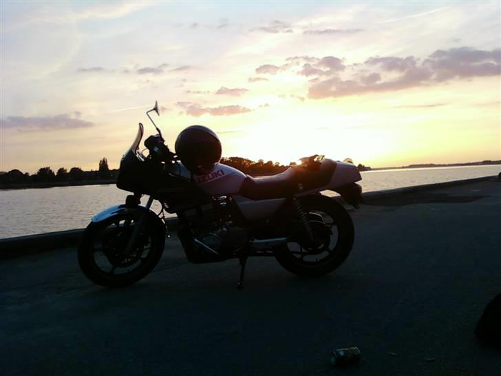 Suzuki GSX 400 F Katana *SOLGT* billede 5